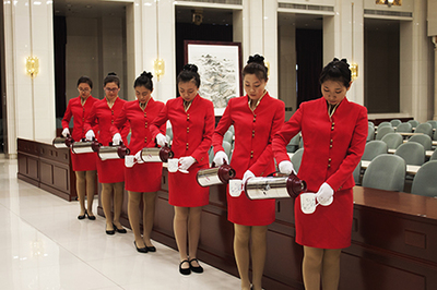 会展会议服务礼仪要点与展会招展策略解析